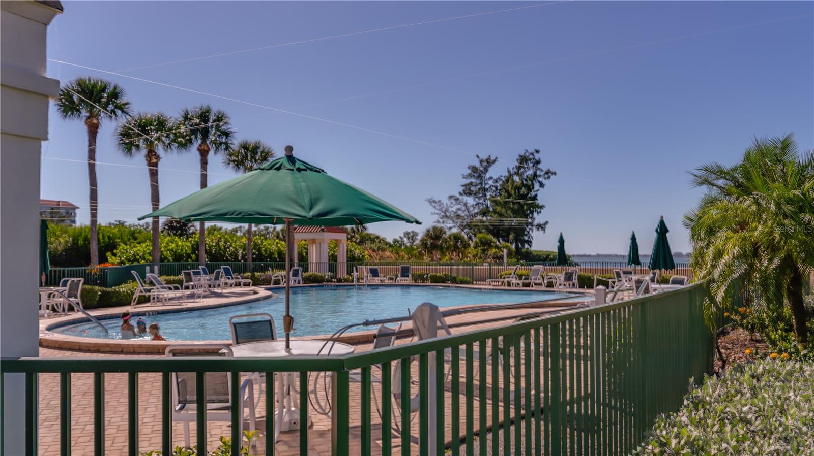 POOL OFF PRIVATE BEACH-BEST OF BOTH WORLDS