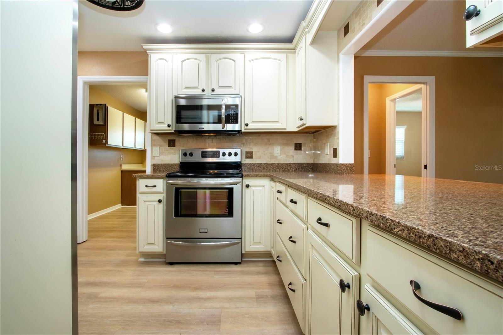 DEEP DRAWERS FOR POTS AND PANS