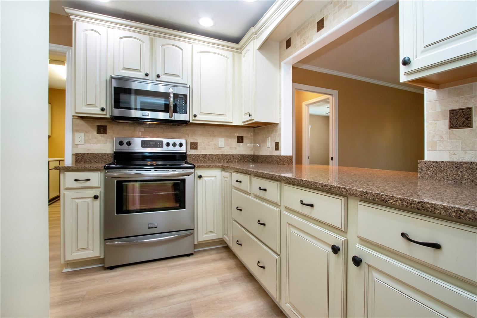 CABINETS ALL HAVE ROLL OUT SHELFS