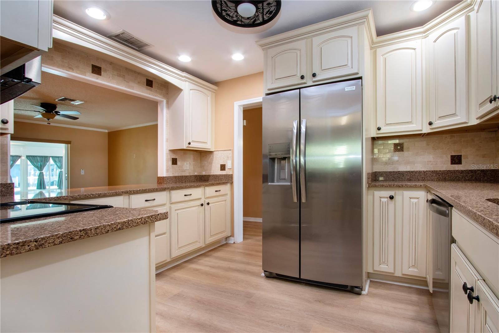 OPEN TO FAMILY ROOM