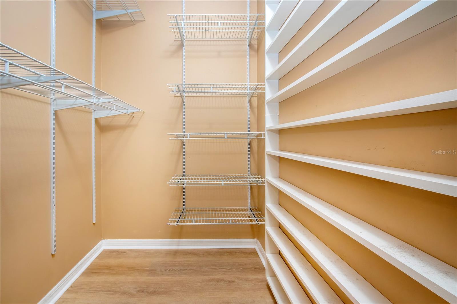 ENSUITE WALK-IN CLOSET