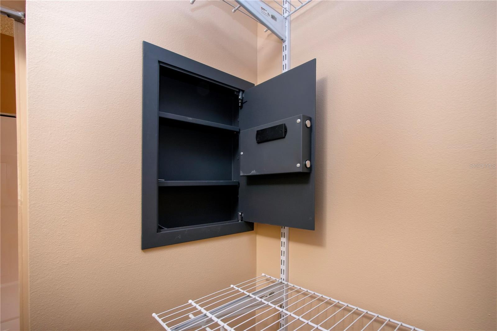 BUILT-IN WALL SAFE