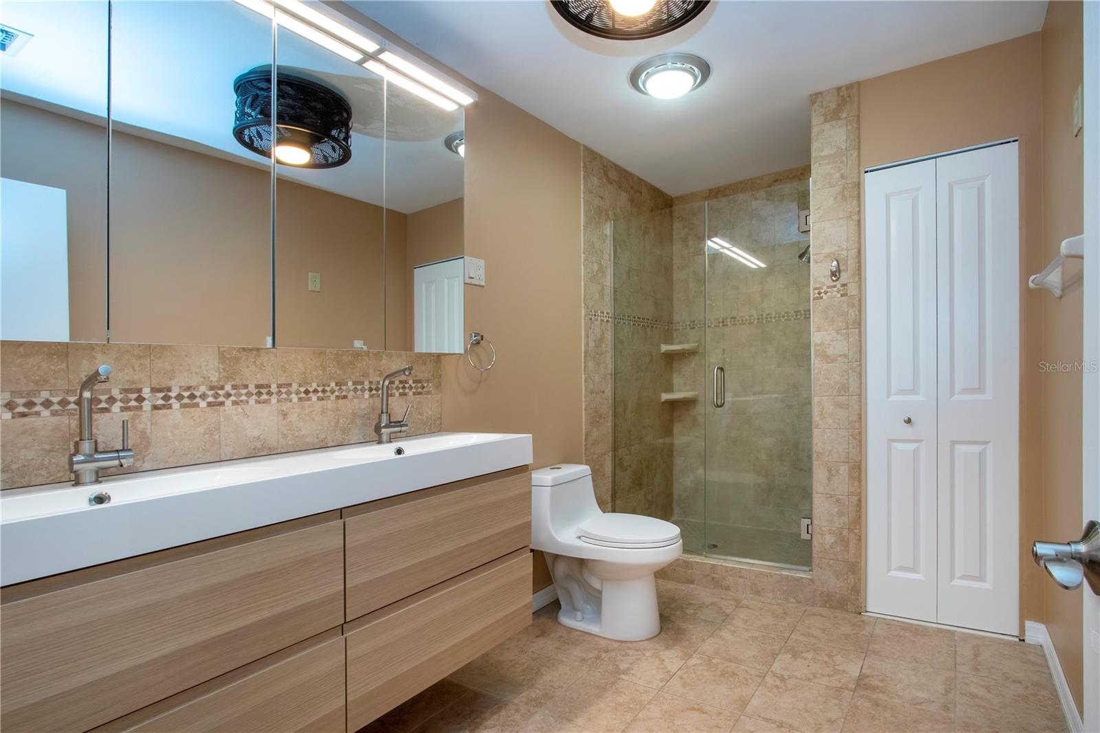 UPDATED BATHROOM/DOUBLE SINK VANITY/LOTS OF STORAGE
