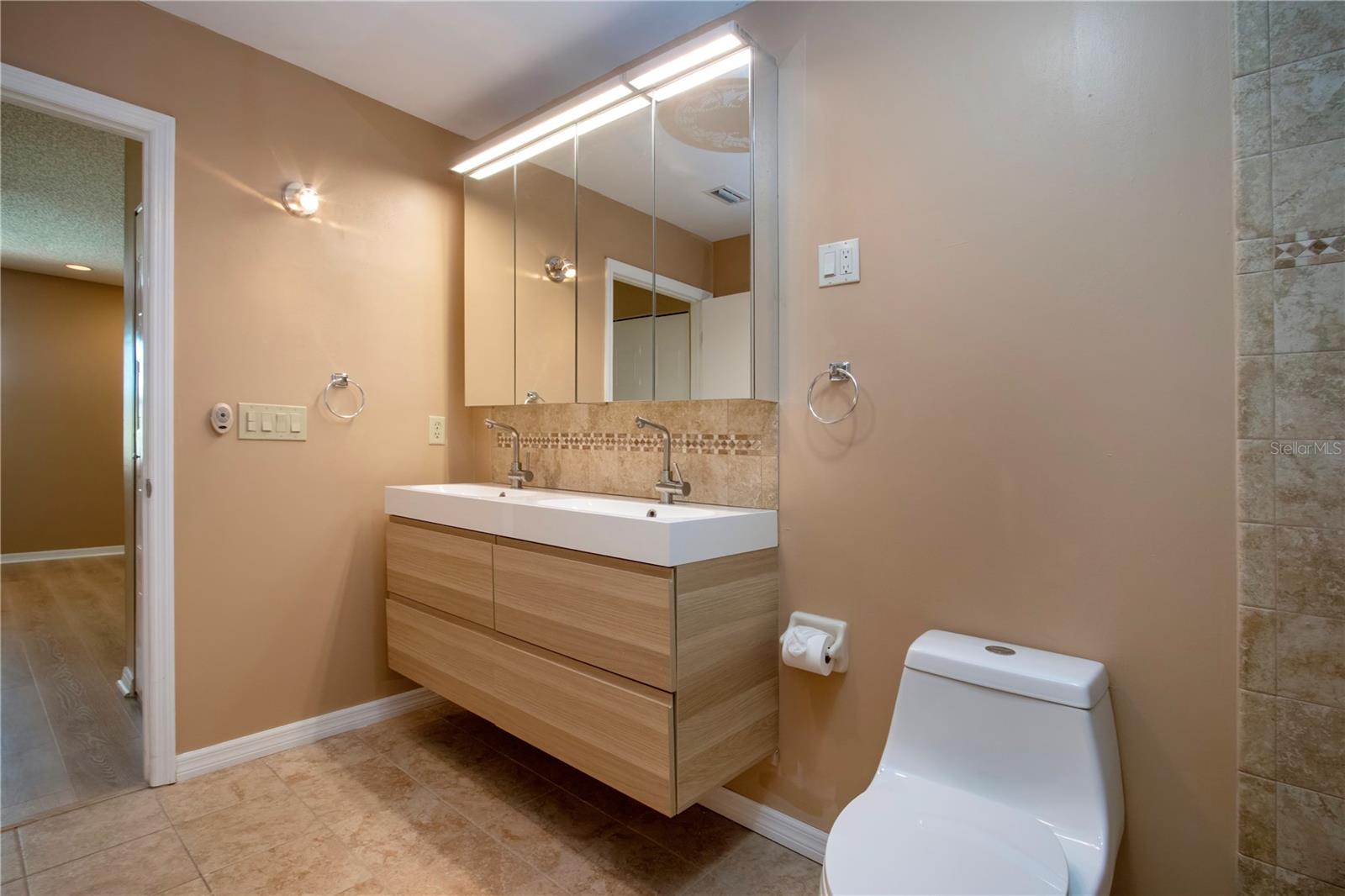 PRIMARY BATHROOM-POCKET DOOR ENTRY