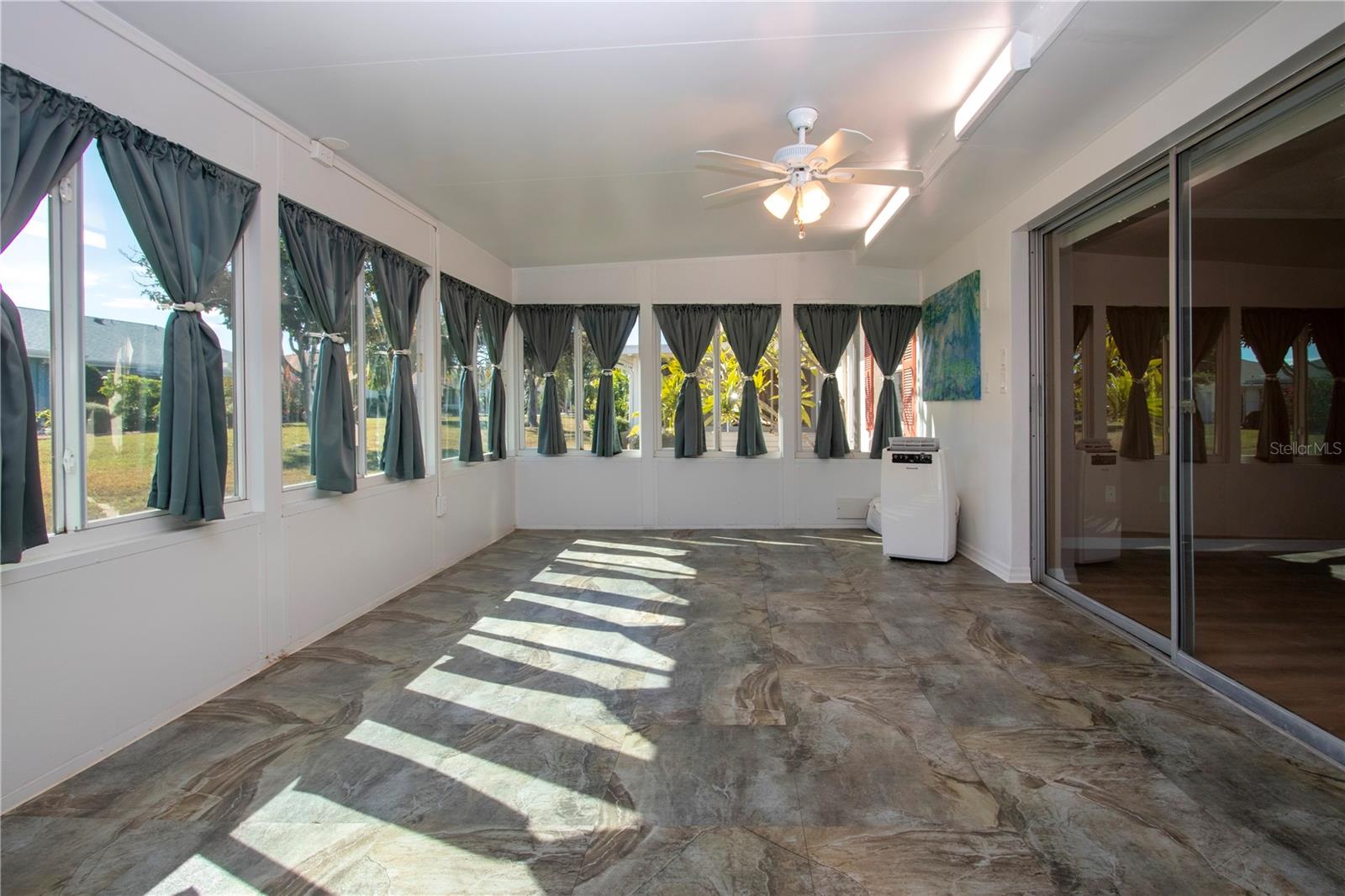 FLORIDA ROOM /DOUBLE PANE WINDOWS/PORTABLE A.C./ INSULATED WALLS & CEILING