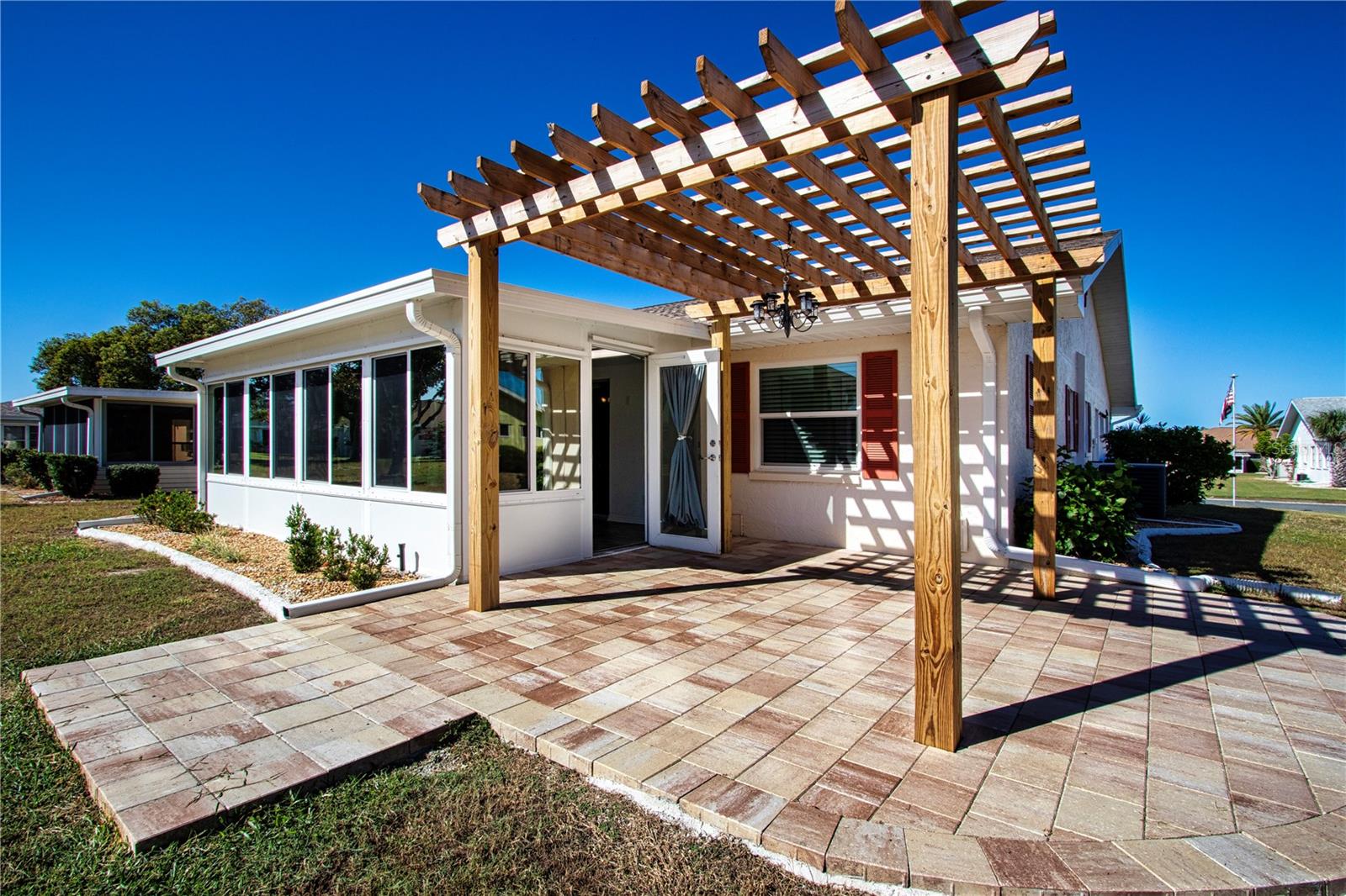 PAVER PATIO/PERGALO