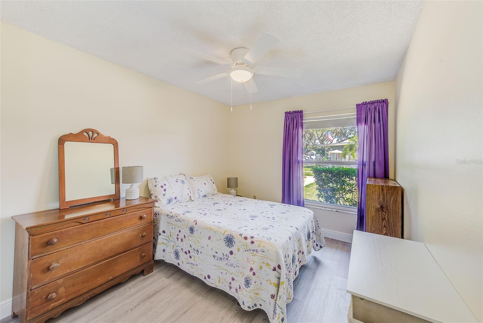 2nd bedroom