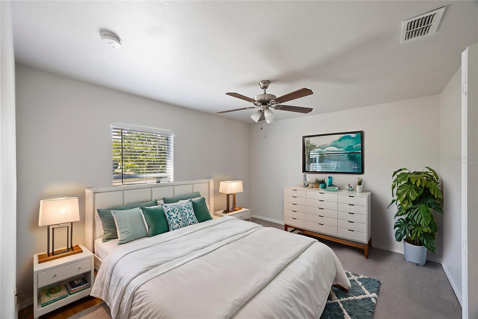 This photo has been Virtually Staged.