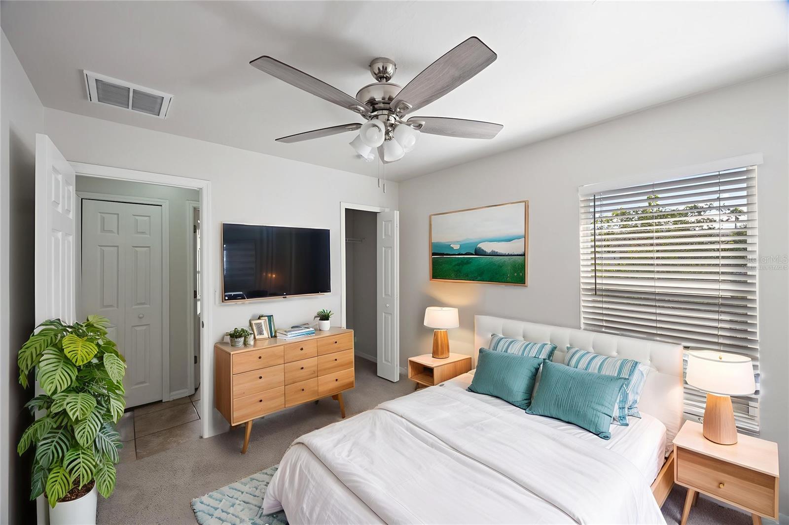 This photo has been Virtually Staged.