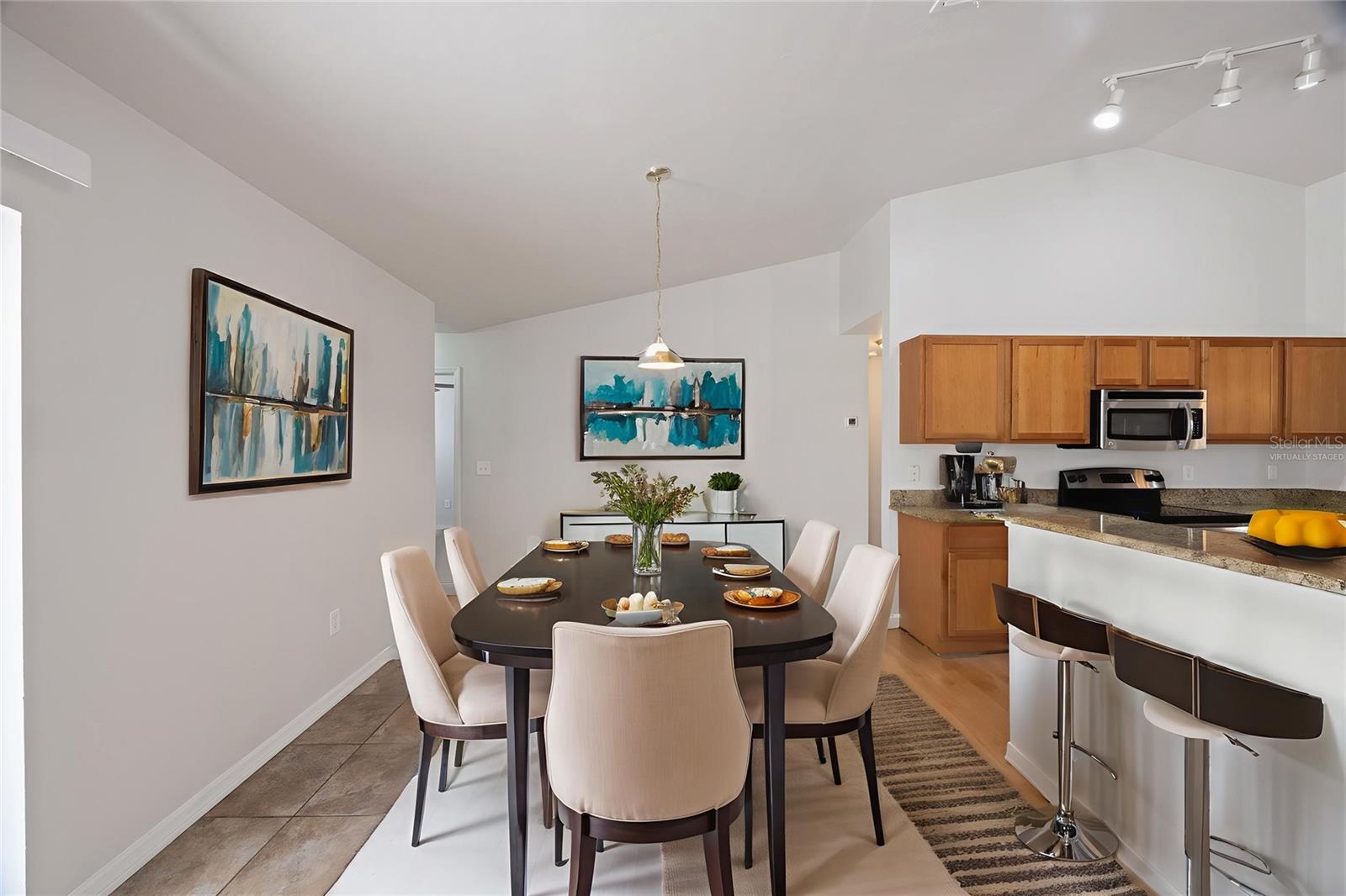 This photo has been Virtually Staged.