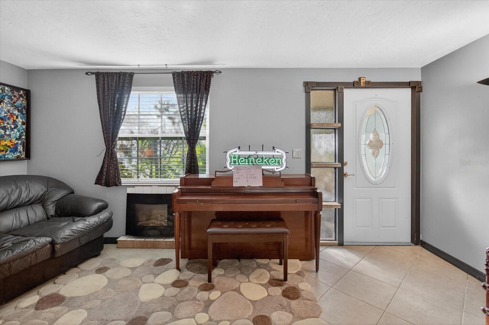 Family Room w/Fireplace