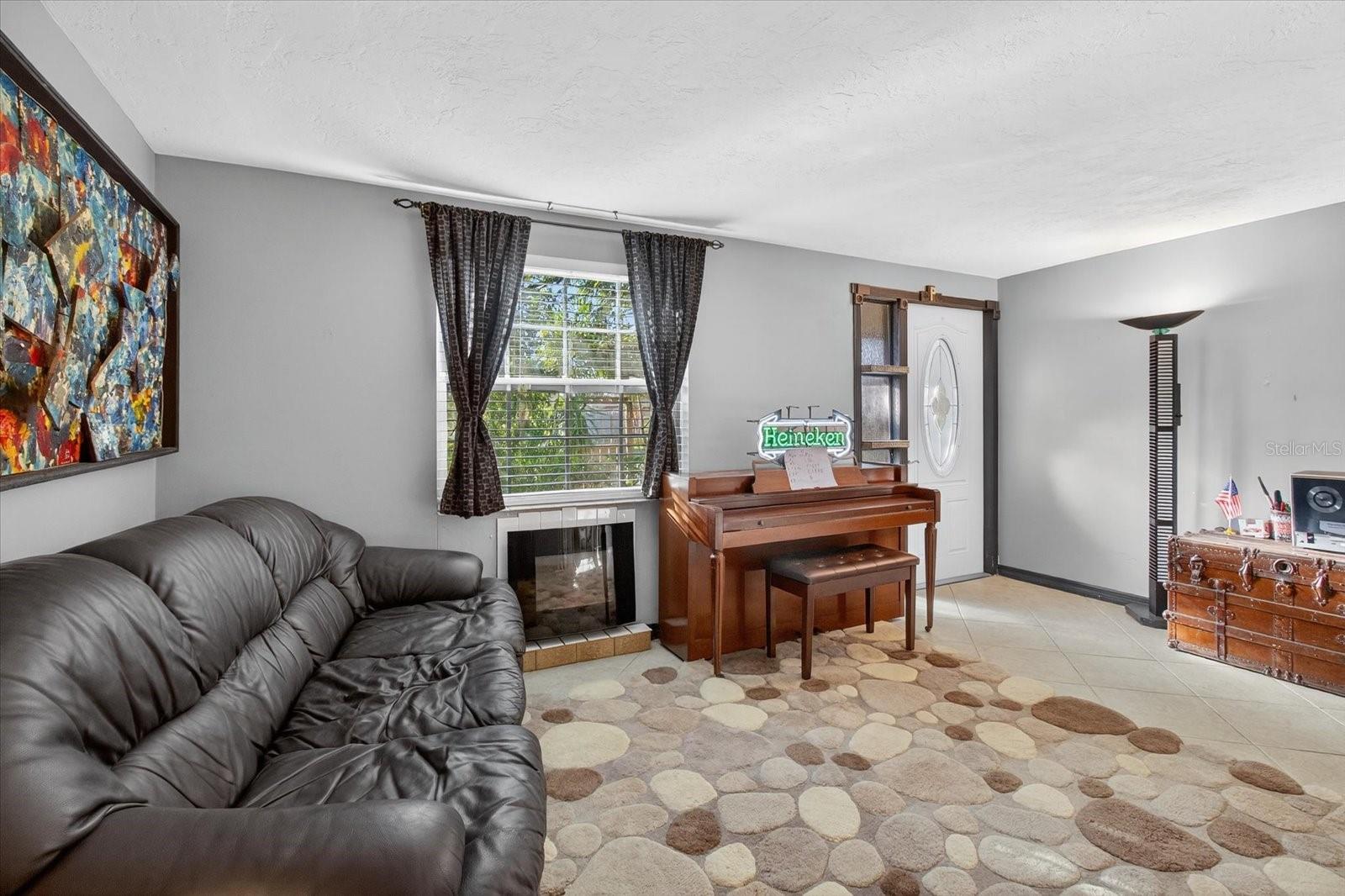 Family Room w/Fireplace