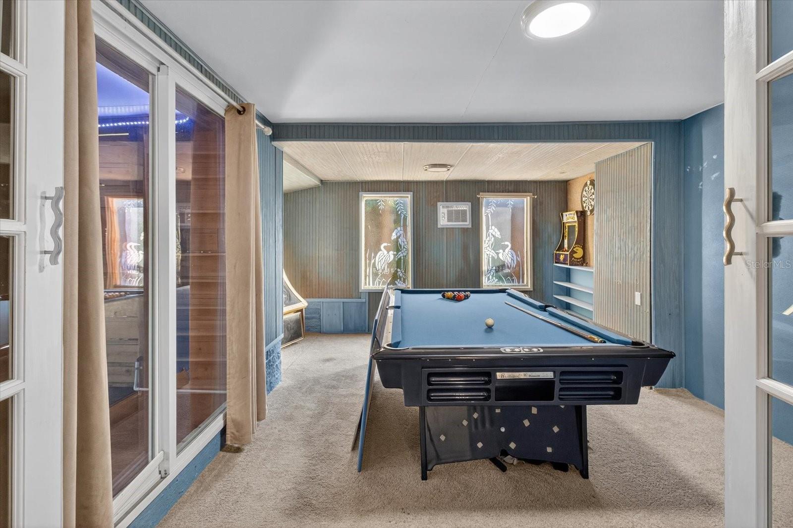 Bonus Game Room - Pool/Card Table