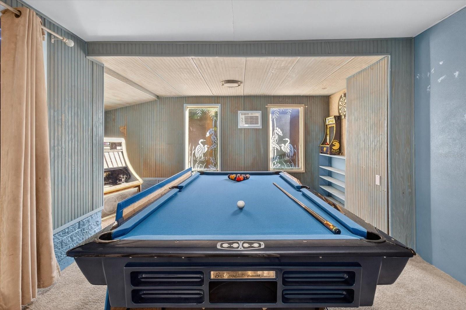 Bonus Game Room - Pool/Card Table
