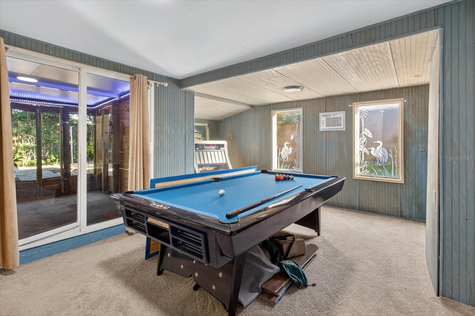 Bonus Game Room - Pool/Card Table