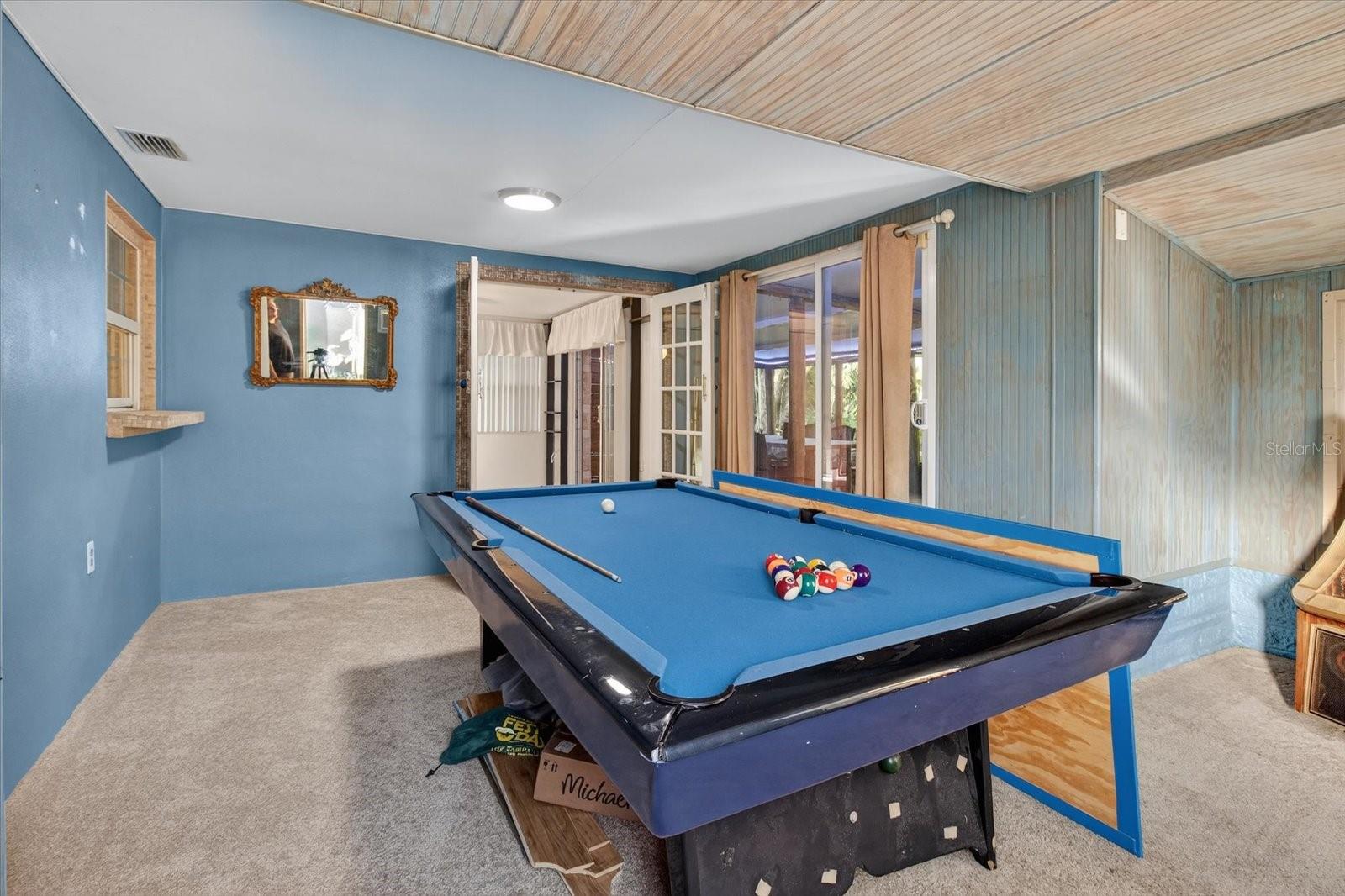 Pool/Card Table
