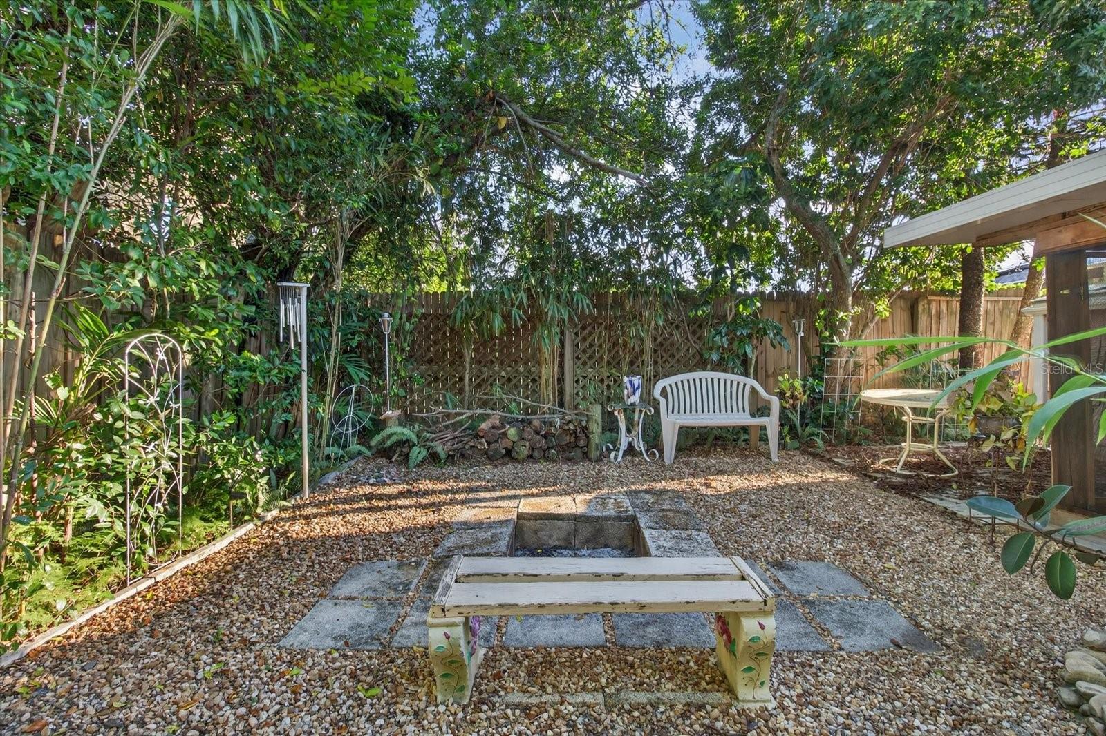 Fire pit - Backyard