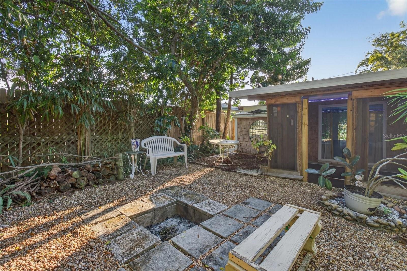 Fire pit - Backyard