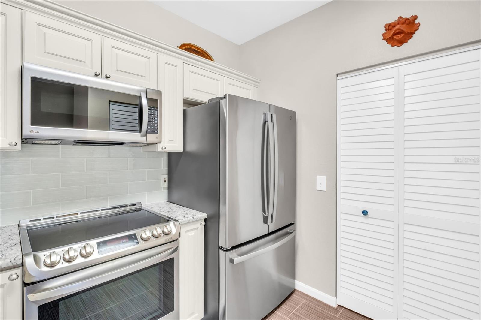 SOLID WOOD SOFT CLOSE CABINETS/ LAUNDRY CLOSET BEHIND DOORS