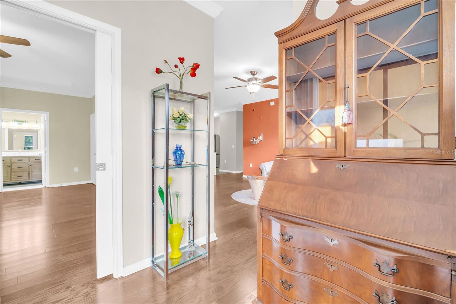 OFFICE SPACE OFF OF PRIMARY BEDROOM