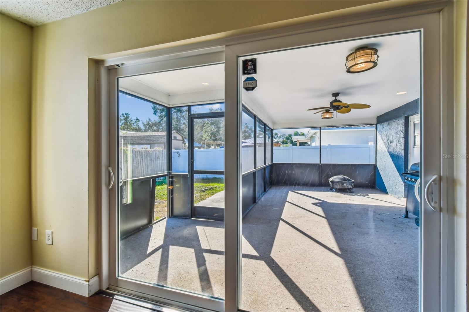 Sliding Doors to Lanai