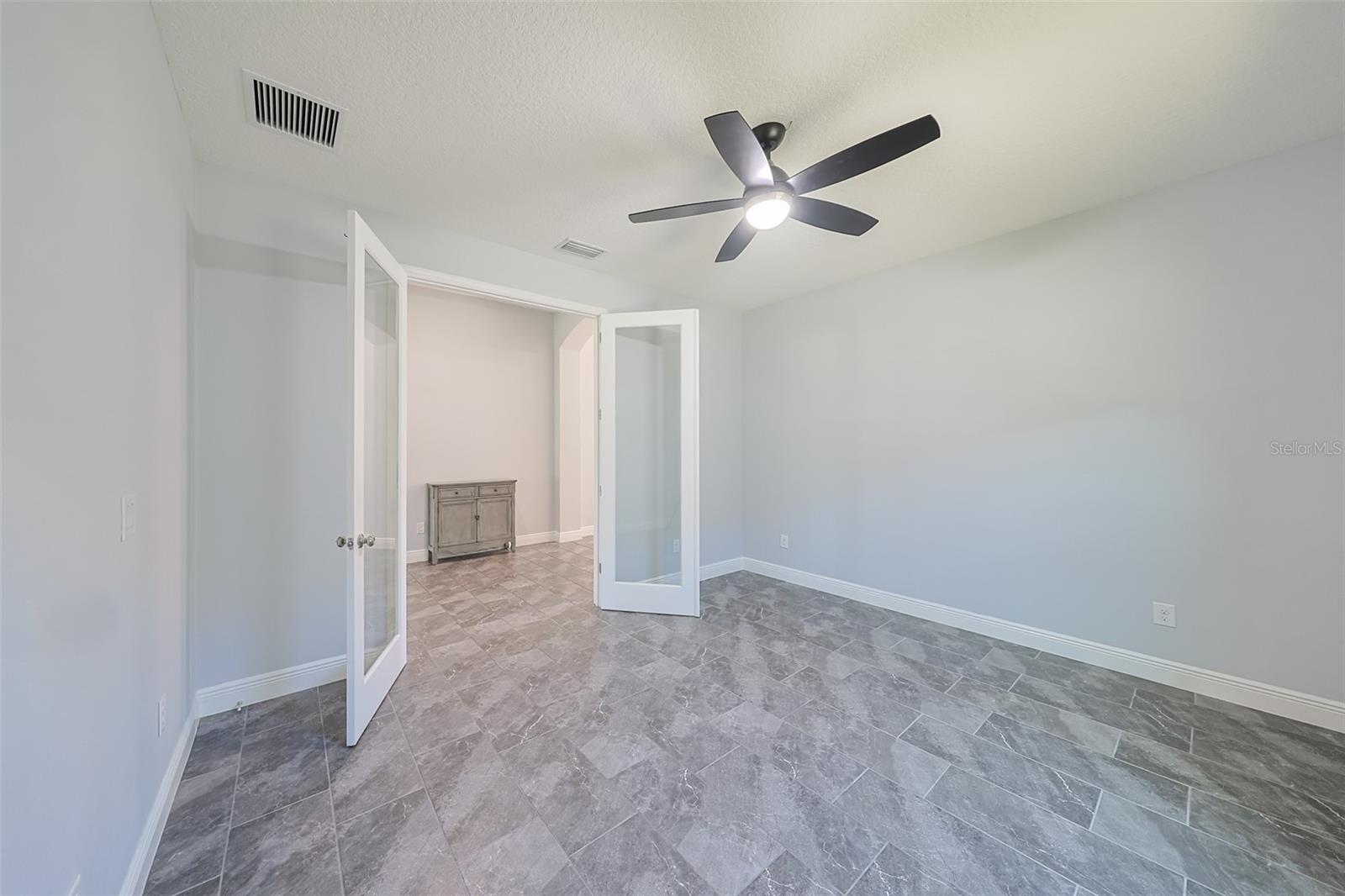 Office/bedroom 4