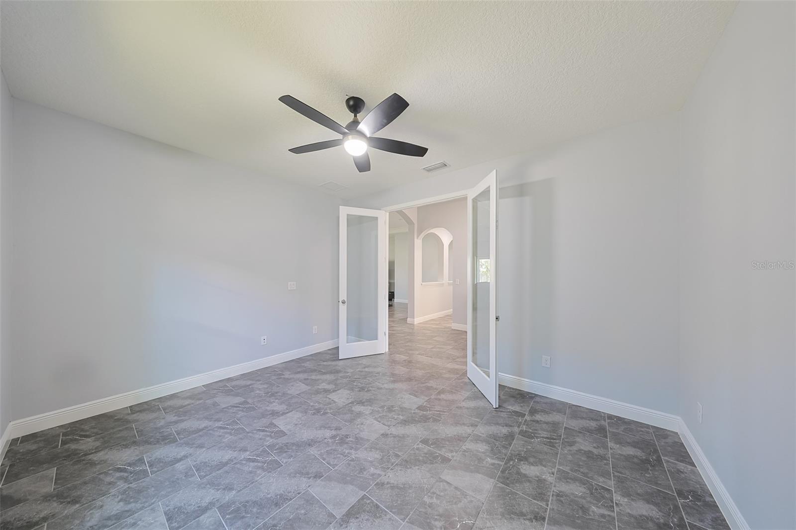 Office/bedroom 4
