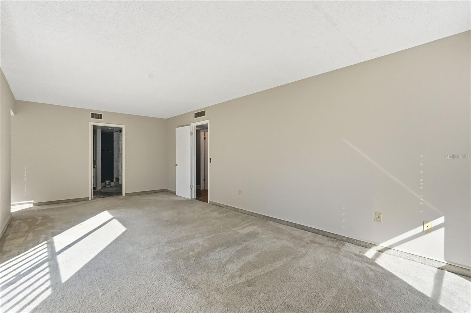 Huge Guest Room with walk in closet overlooking  Golf Course