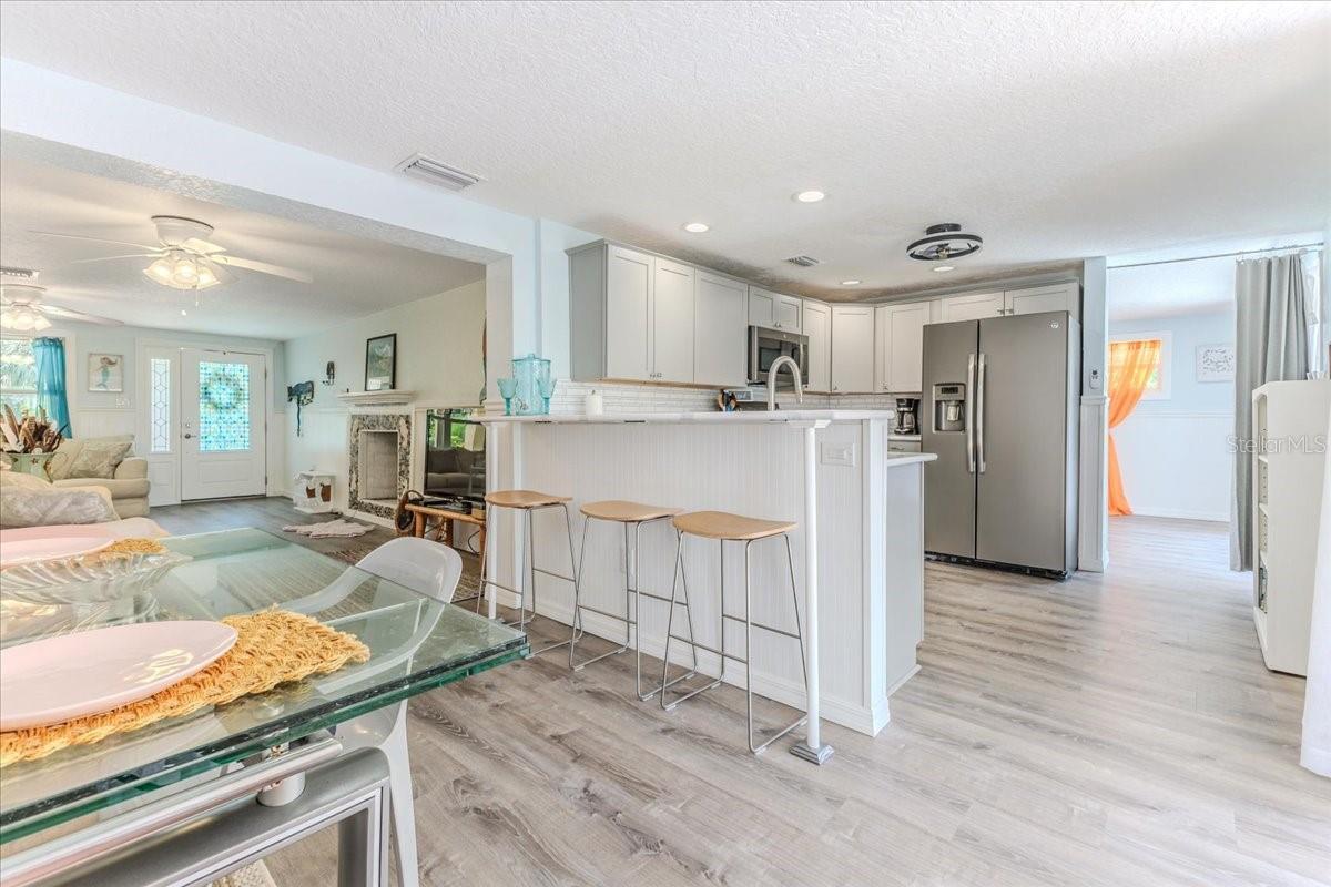 Dining to Kitchen