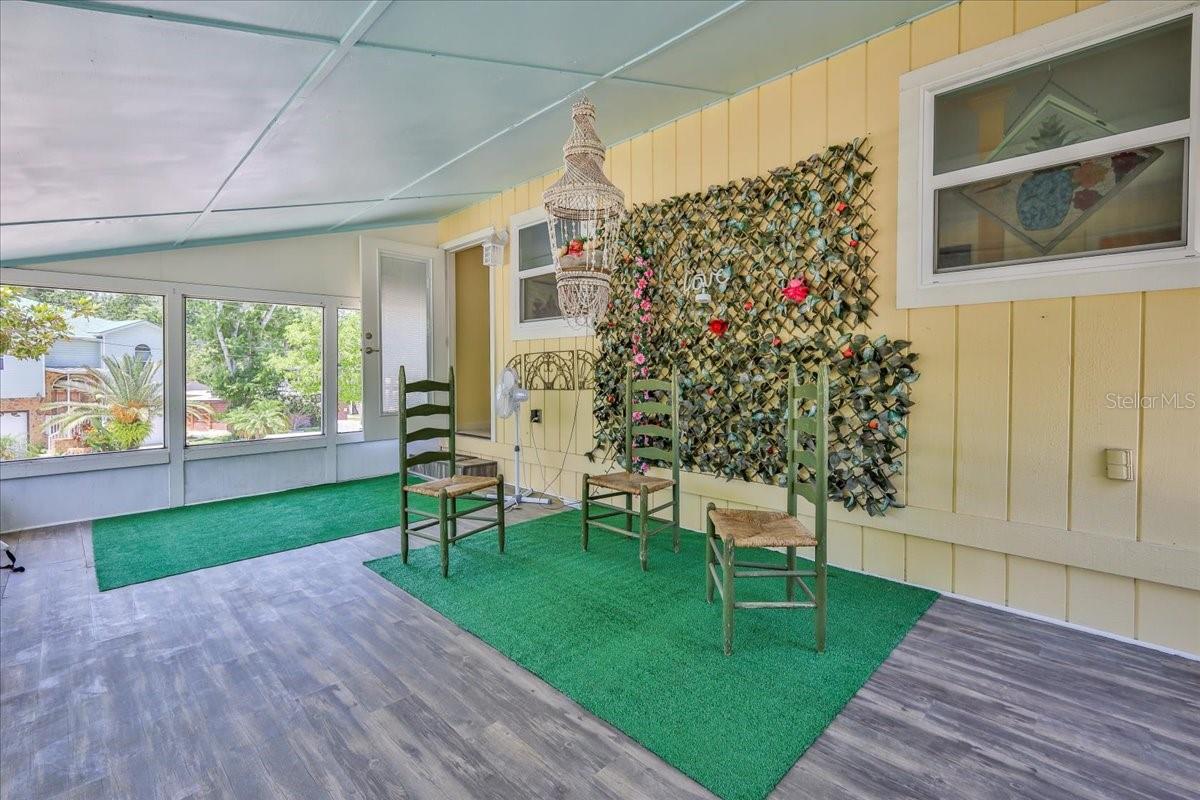 Private Front Upper Porch