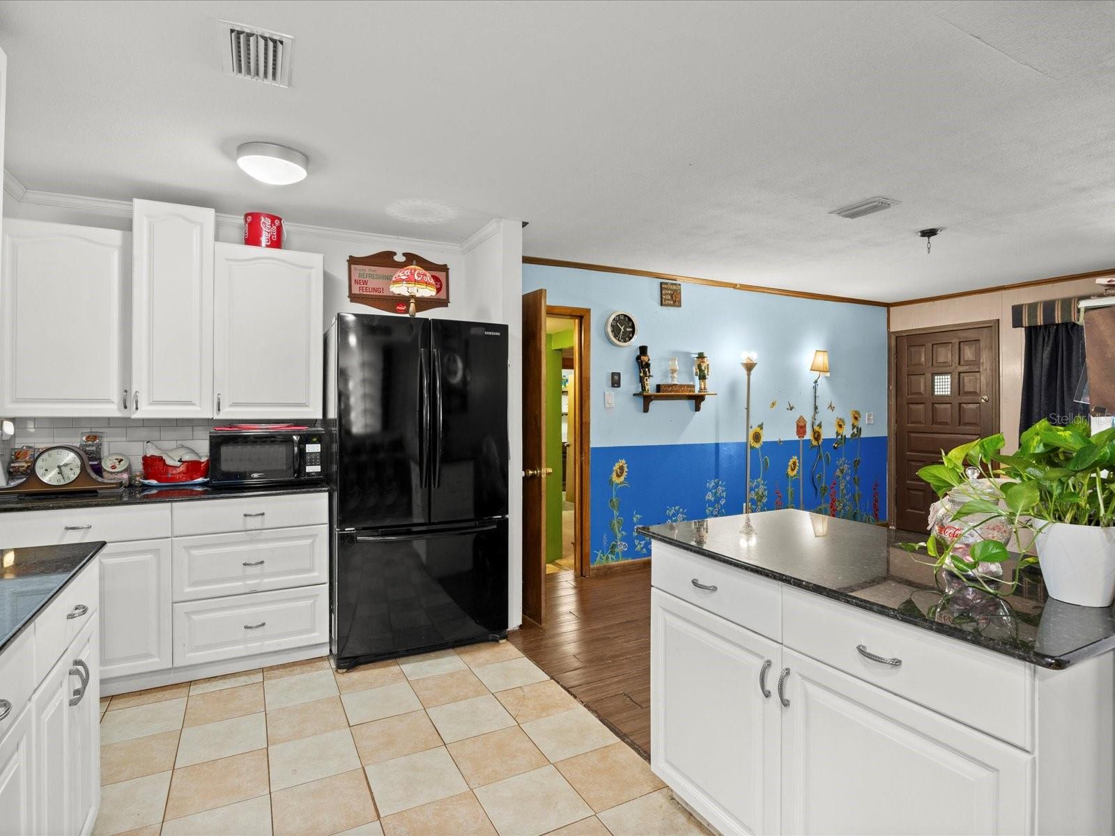 Updated Kitchen, light and bright