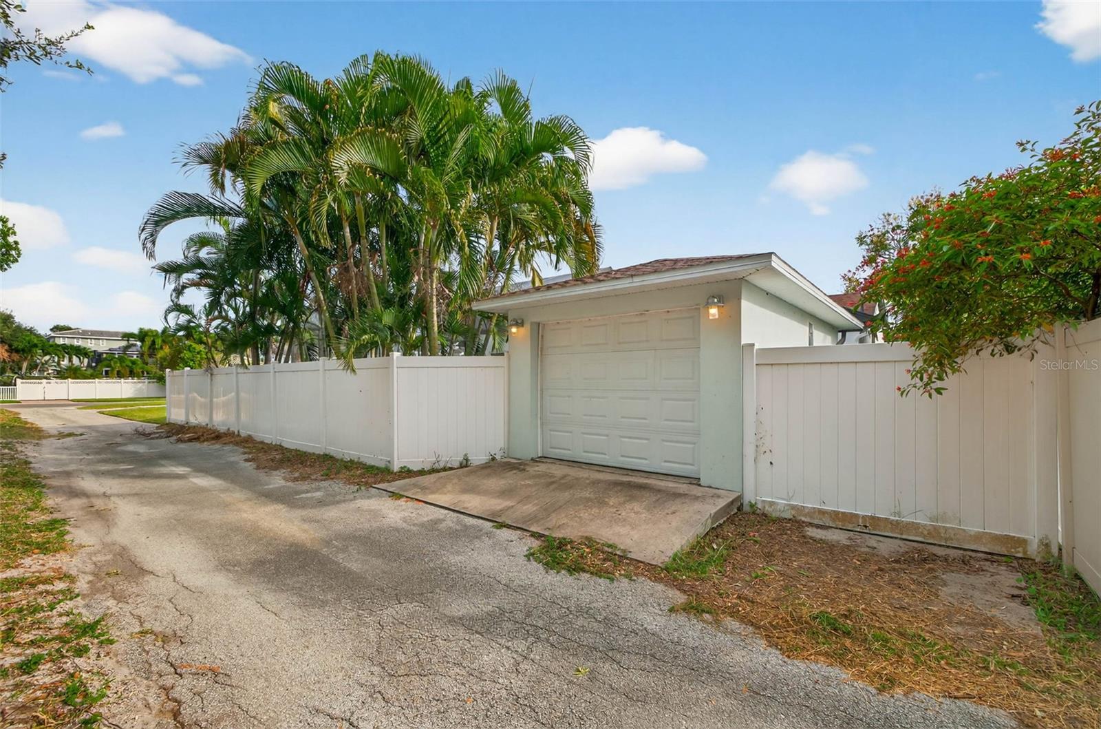 1 car detached garage
