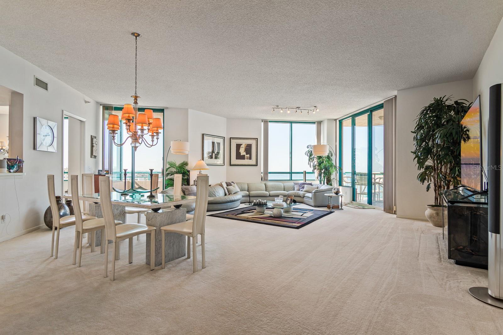 Dinning Room/ Family Room