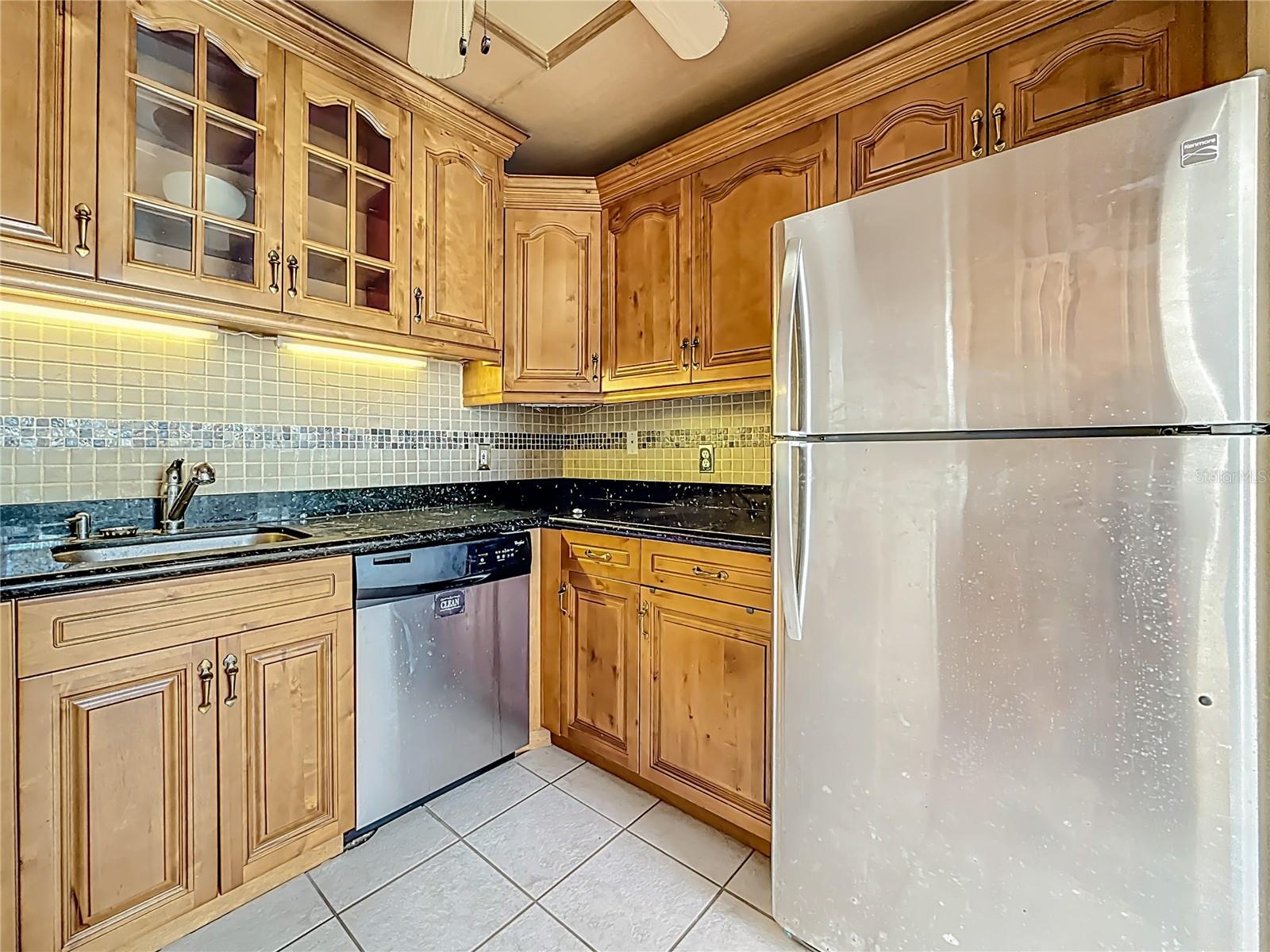 Beautiful Backsplash and Under Cabinet Lighting