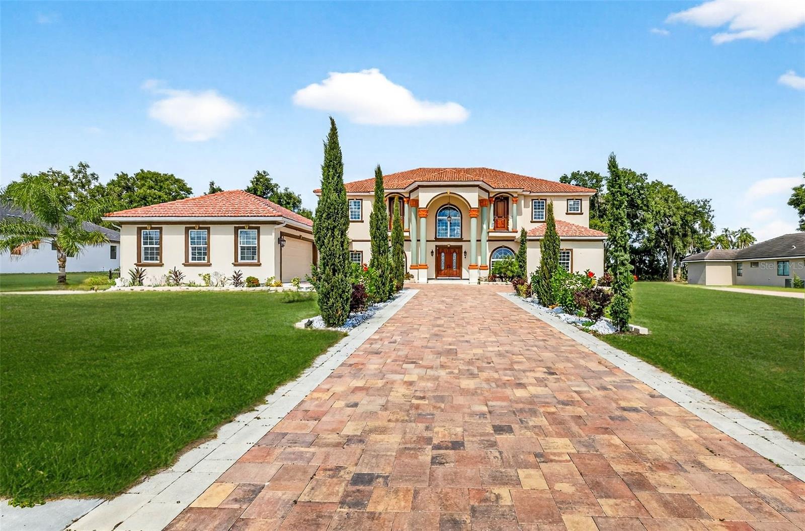 Front view of home