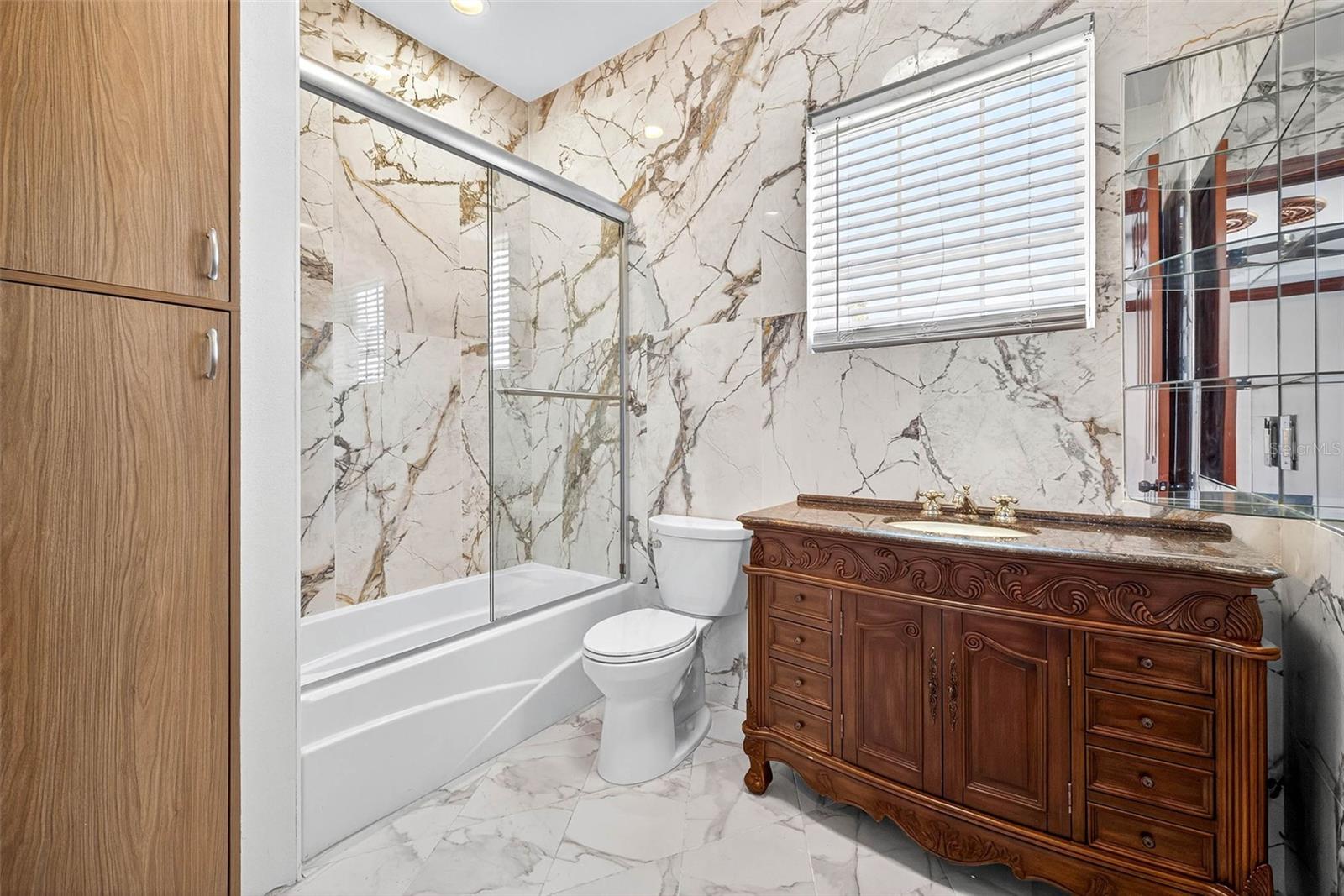 Bedroom 4's Ensuite Bathroom
