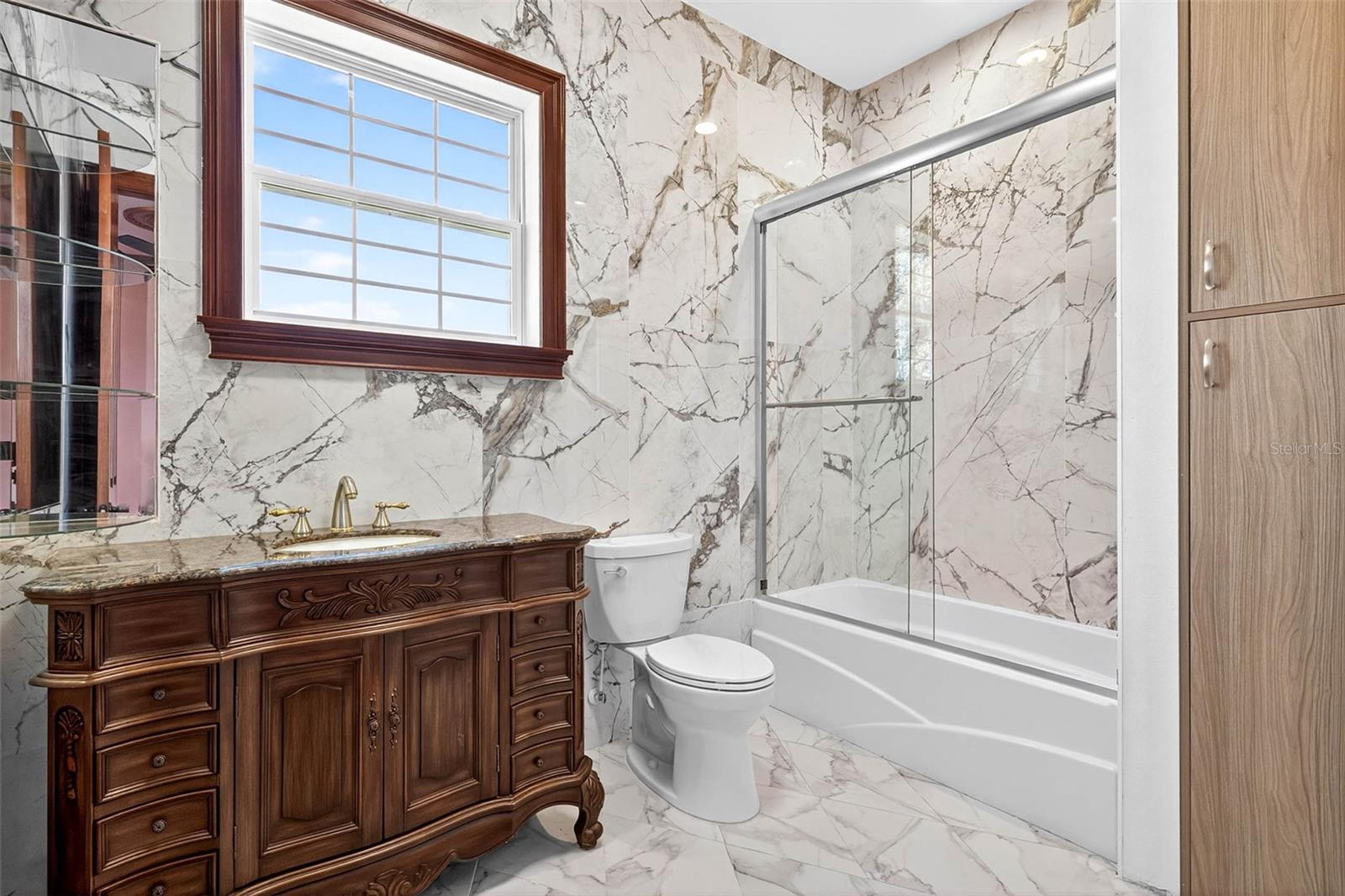 Bedroom 5's Ensuite Bathroom