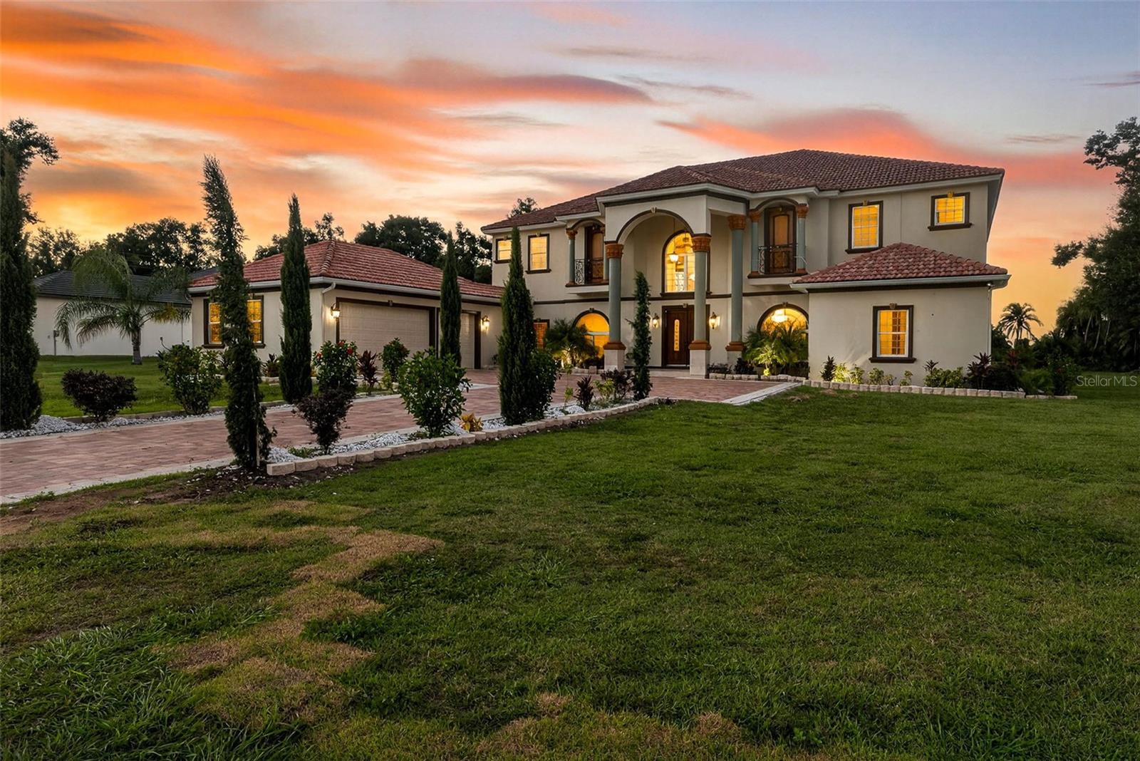 Front view of home