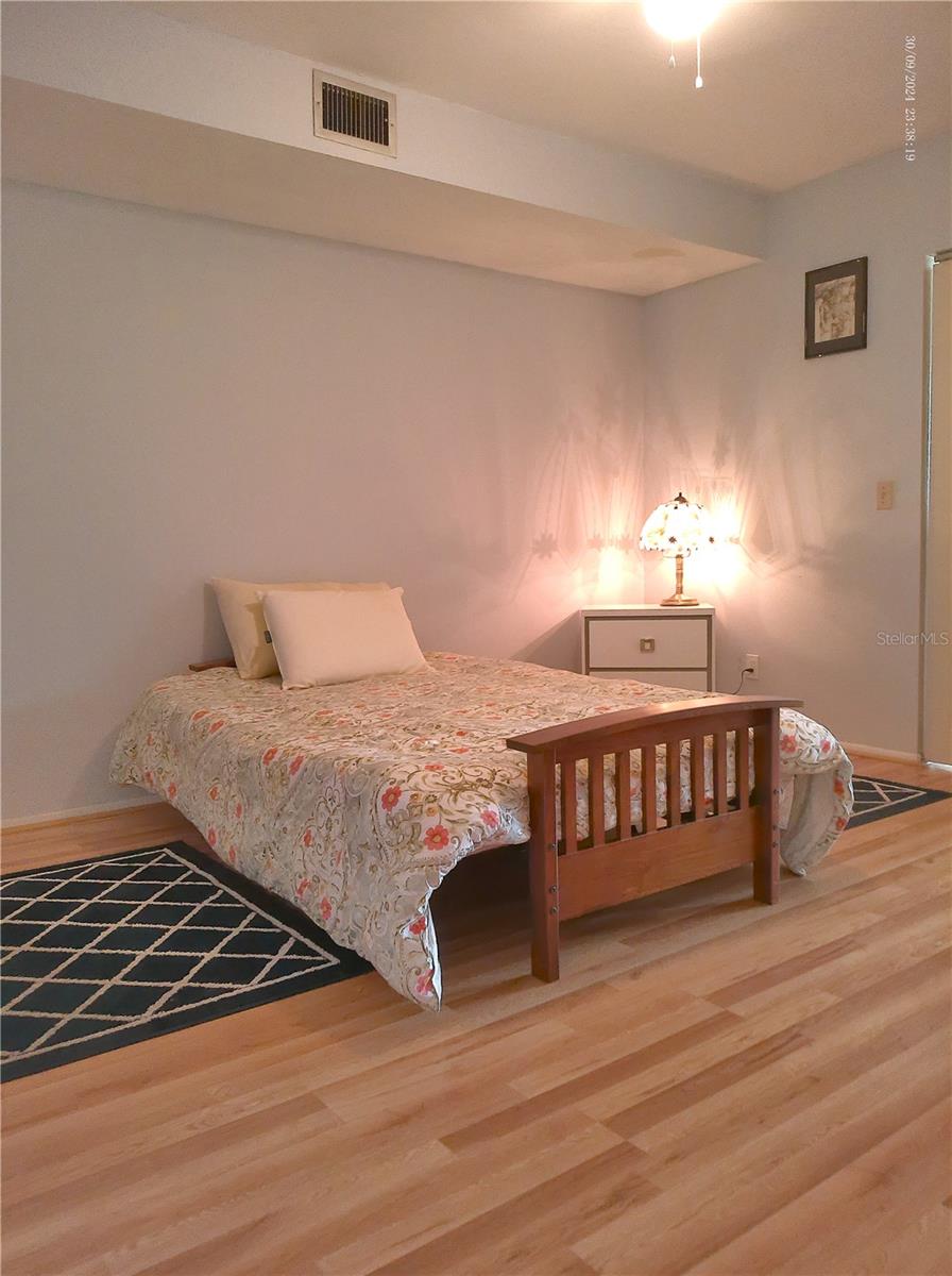 Primary Bedroom fits a Queen bedroom set.