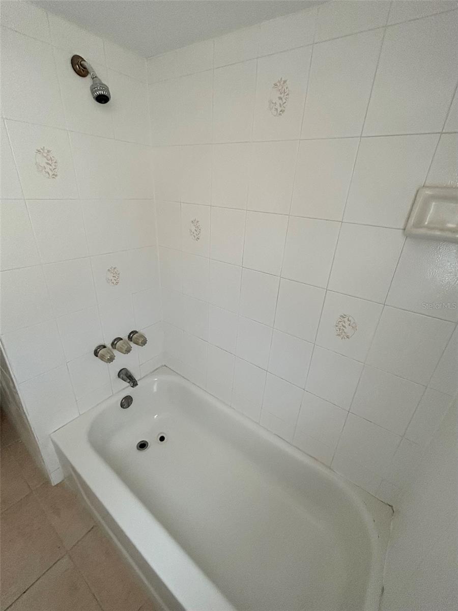 TB8438681
