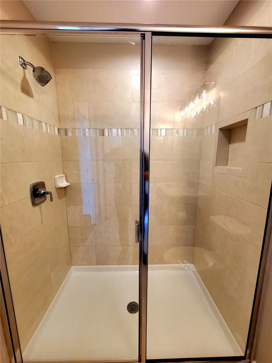 WALK-IN SHOWER