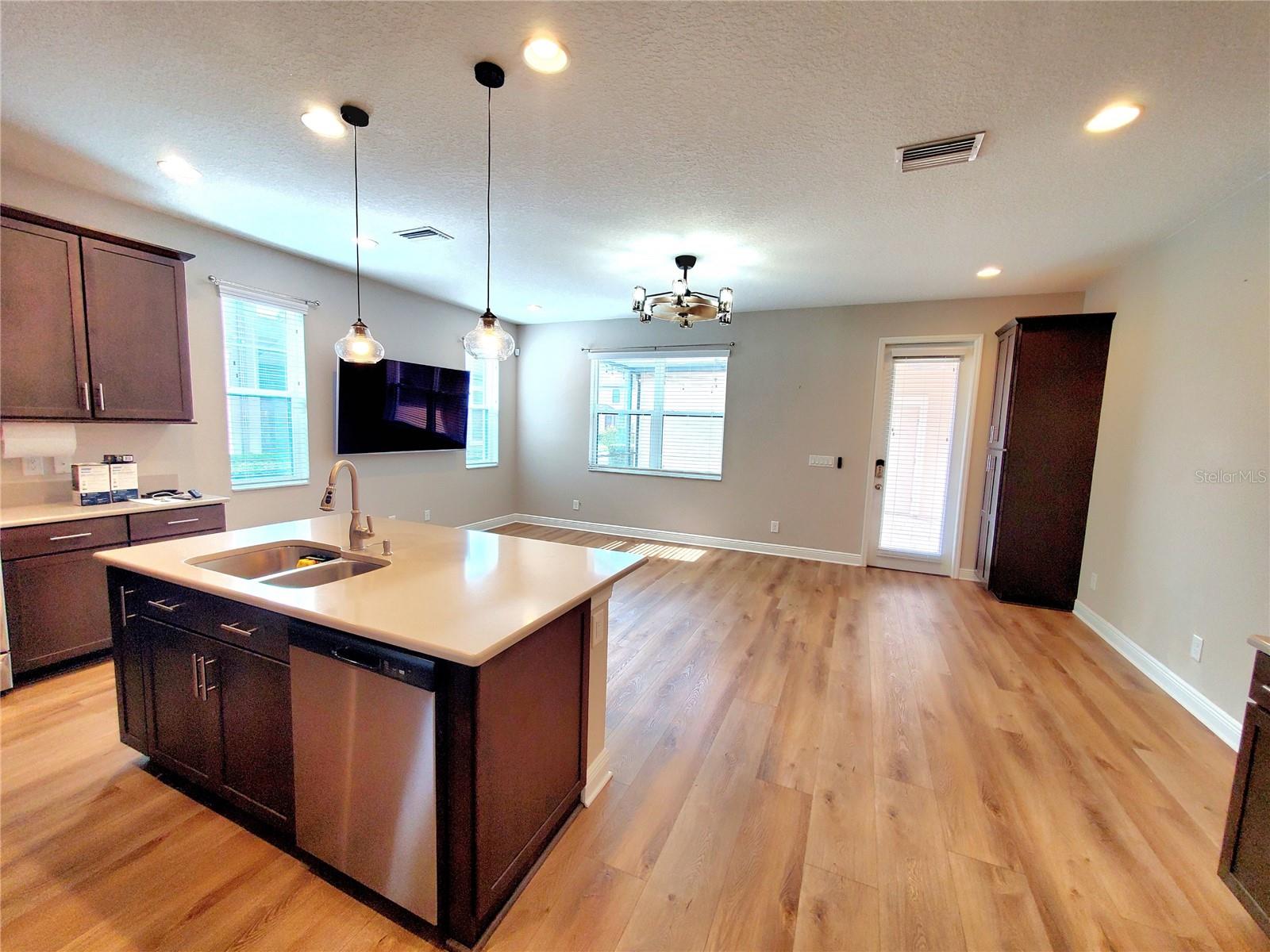 OPEN FLOOR PLAN