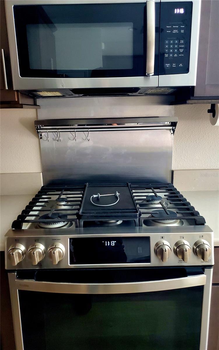 GAS STOVE