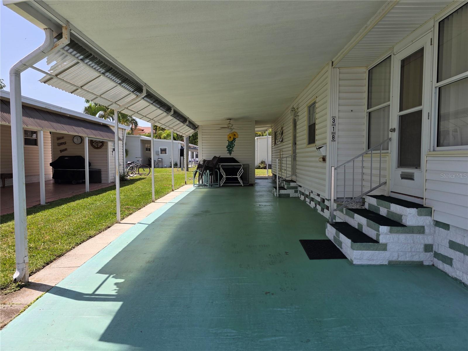 Carport w/extentions