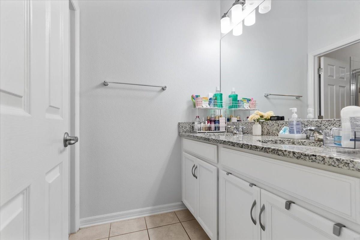 Bathroom 1 w/double vanity