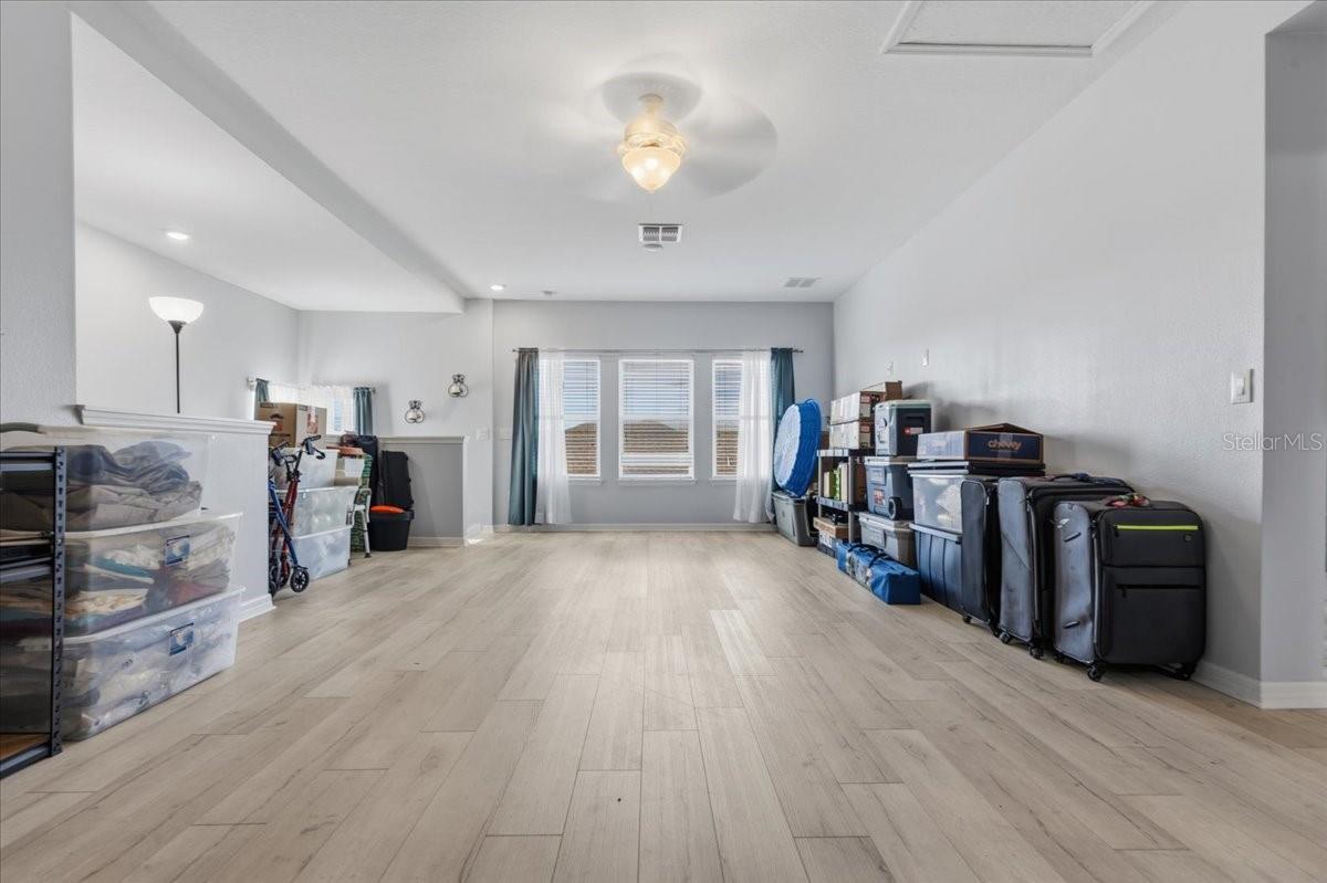 loft in 2nd floor