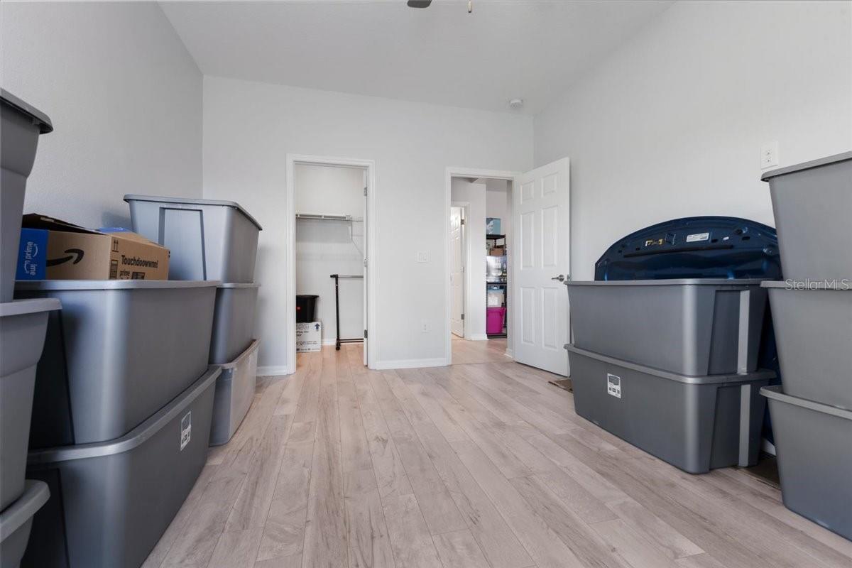 4th bedroom w/ walk in closet