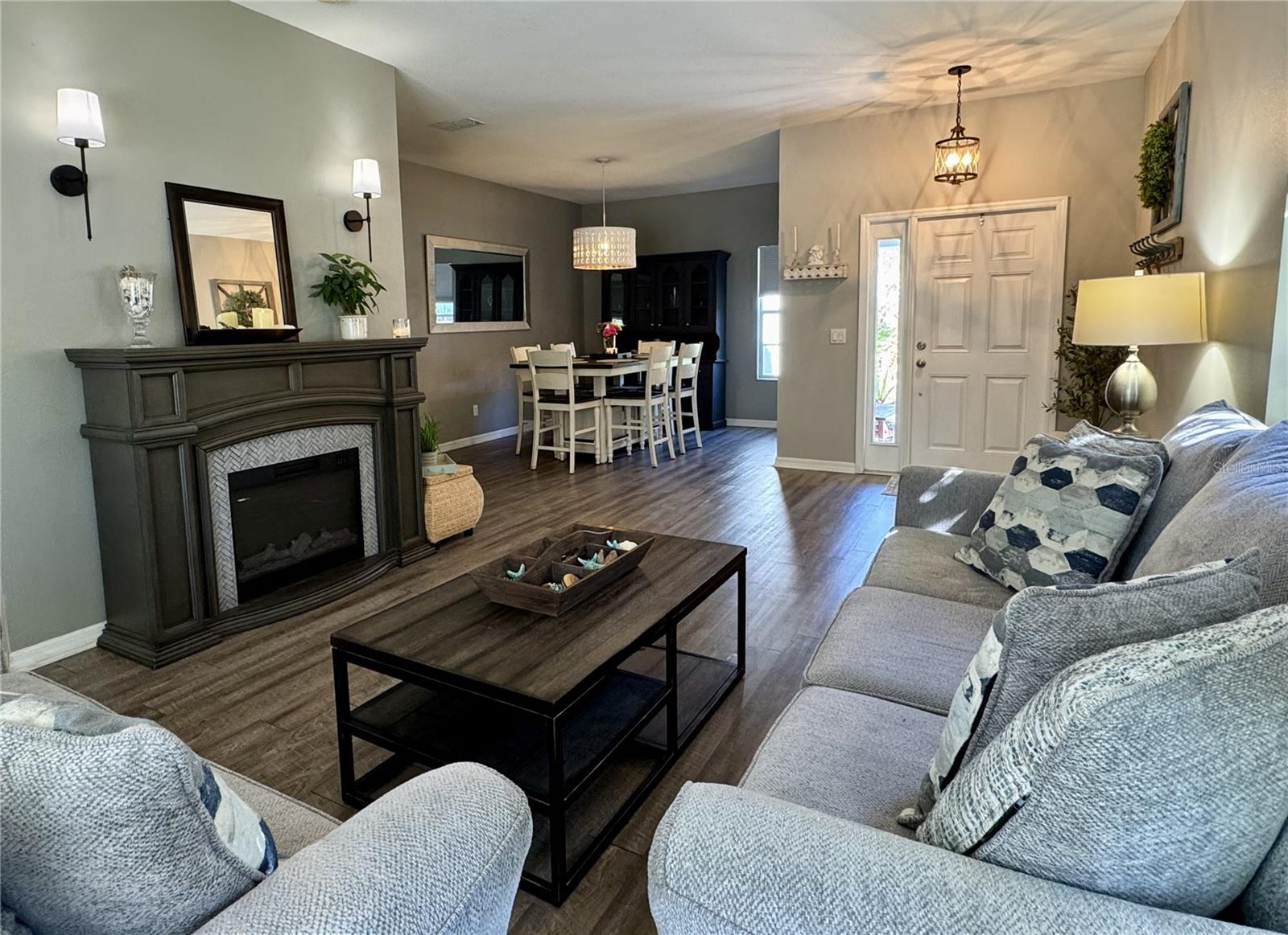 Living room with Fireplace included