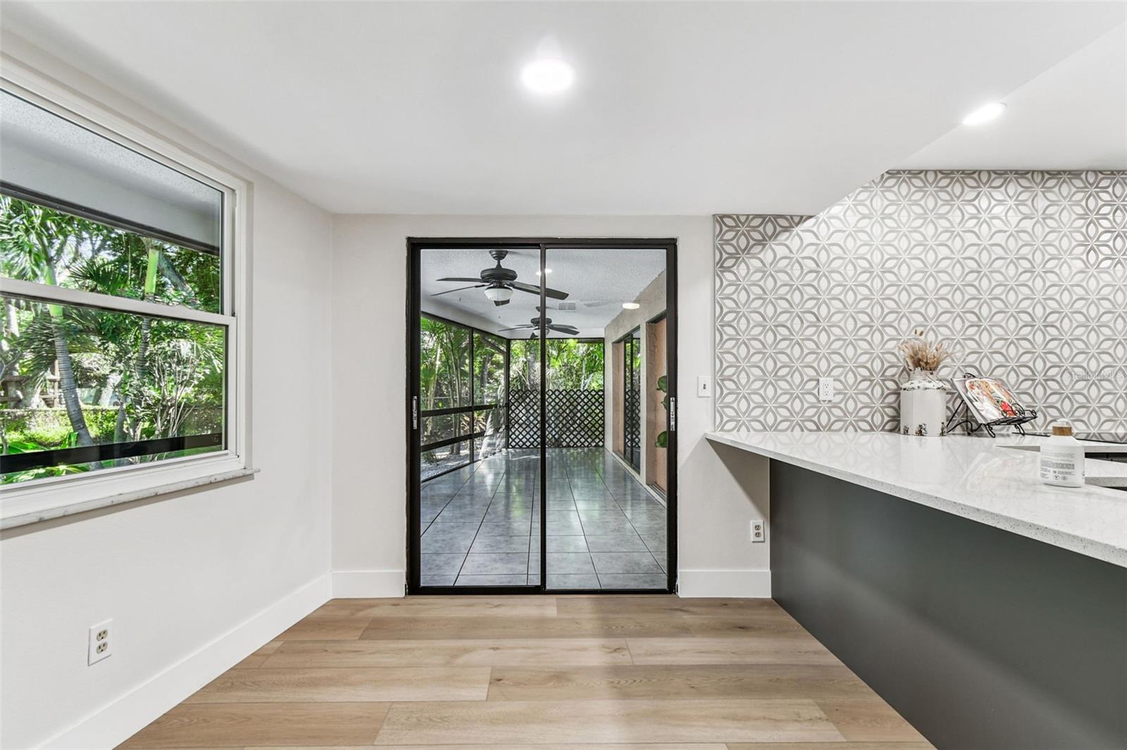 BONUS OFFICE NOOK SPACE BEHIND KITCHEN OR EXTRA SEATING AROUND THE PENINSULA