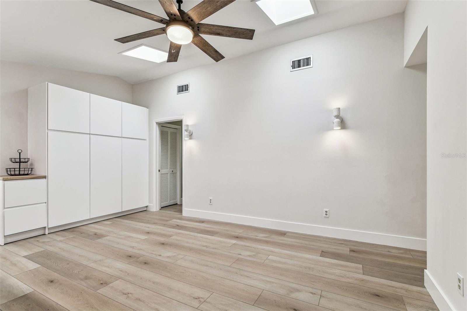 BEFORE VIRTUAL STAGING...